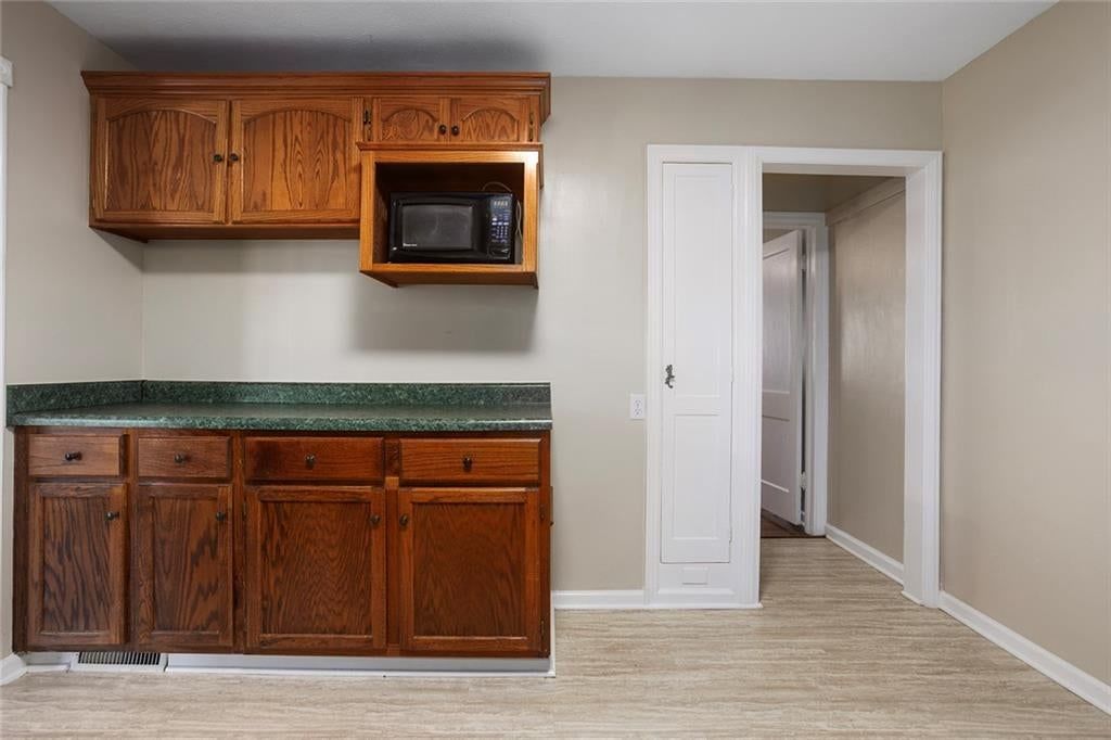 Photo 8 of 25 - 705 NE Lindberg Drive, Kansas City, MO 64118