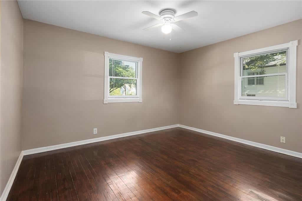 Photo 10 of 25 - 705 NE Lindberg Drive, Kansas City, MO 64118