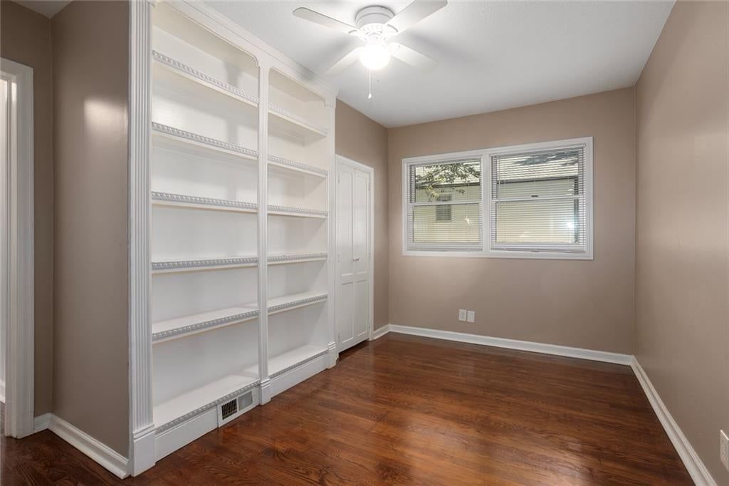 Photo 12 of 25 - 705 NE Lindberg Drive, Kansas City, MO 64118