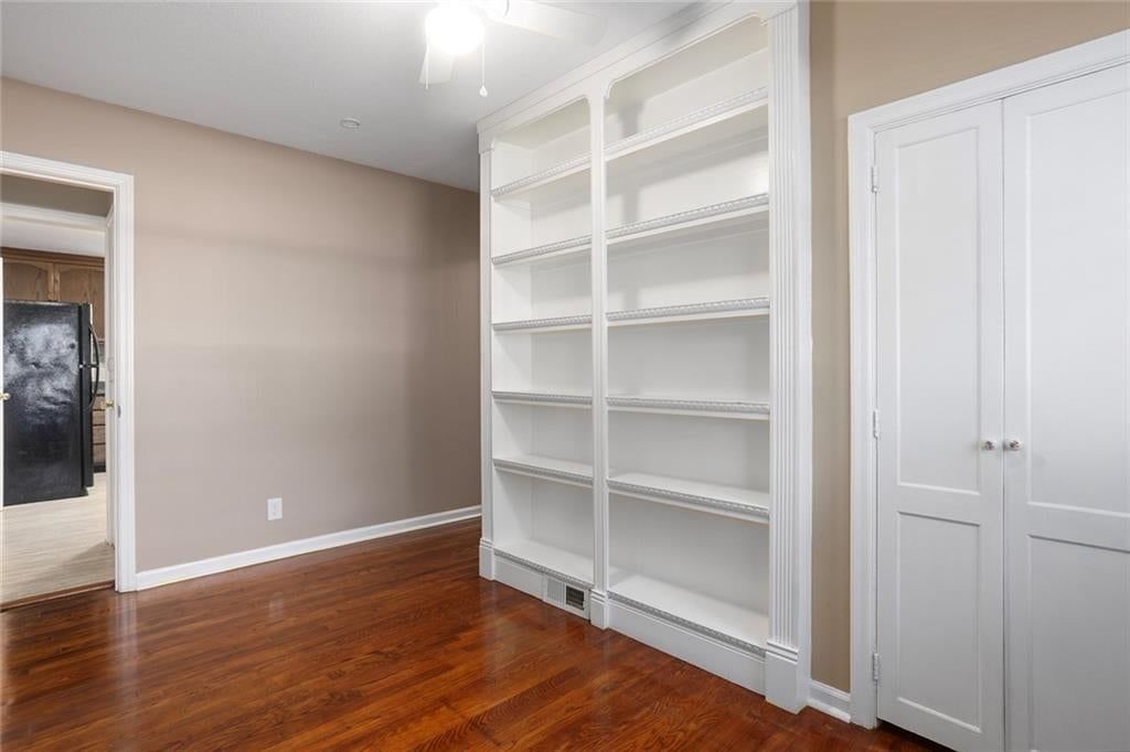 Photo 13 of 25 - 705 NE Lindberg Drive, Kansas City, MO 64118