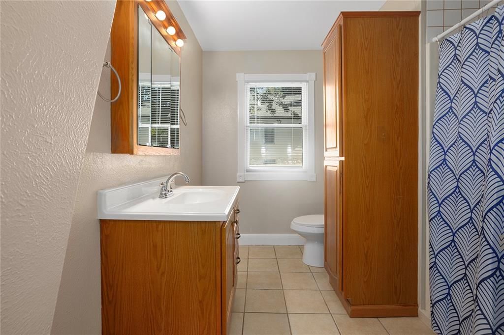 Photo 14 of 25 - 705 NE Lindberg Drive, Kansas City, MO 64118