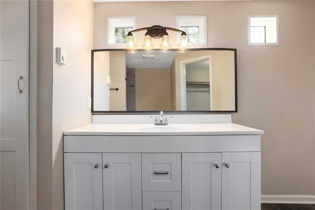 Photo 19 of 25 - 705 NE Lindberg Drive, Kansas City, MO 64118