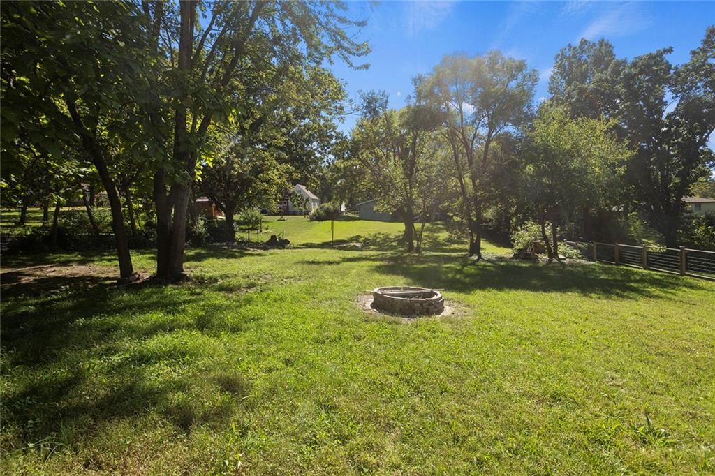 Photo 22 of 25 - 705 NE Lindberg Drive, Kansas City, MO 64118
