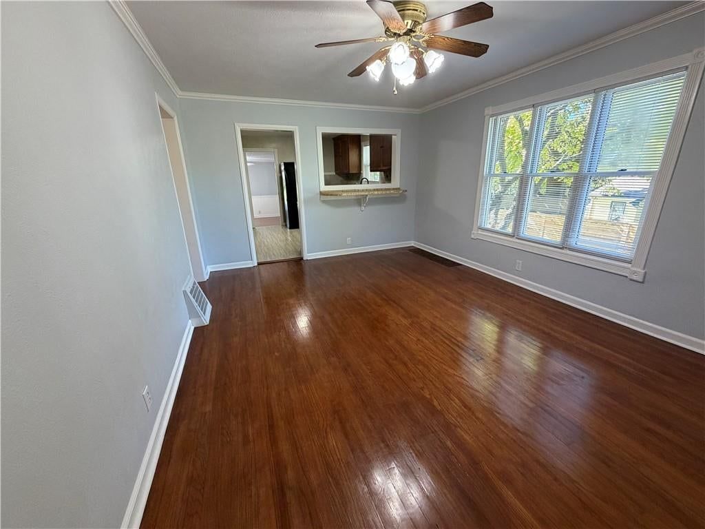 Photo 4 of 25 - 705 NE Lindberg Drive, Kansas City, MO 64118