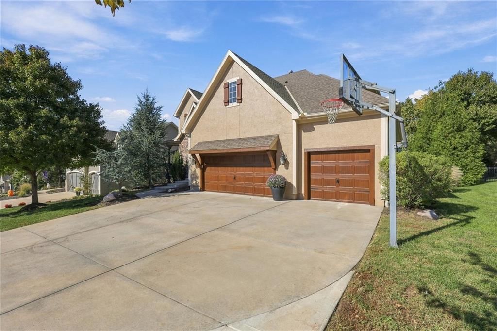 9428 W 157th Place, Overland Park, KS: listing photo 3