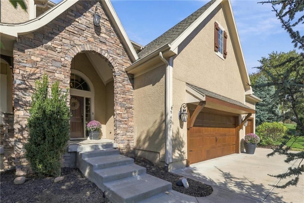 9428 W 157th Place, Overland Park, KS: listing photo 2