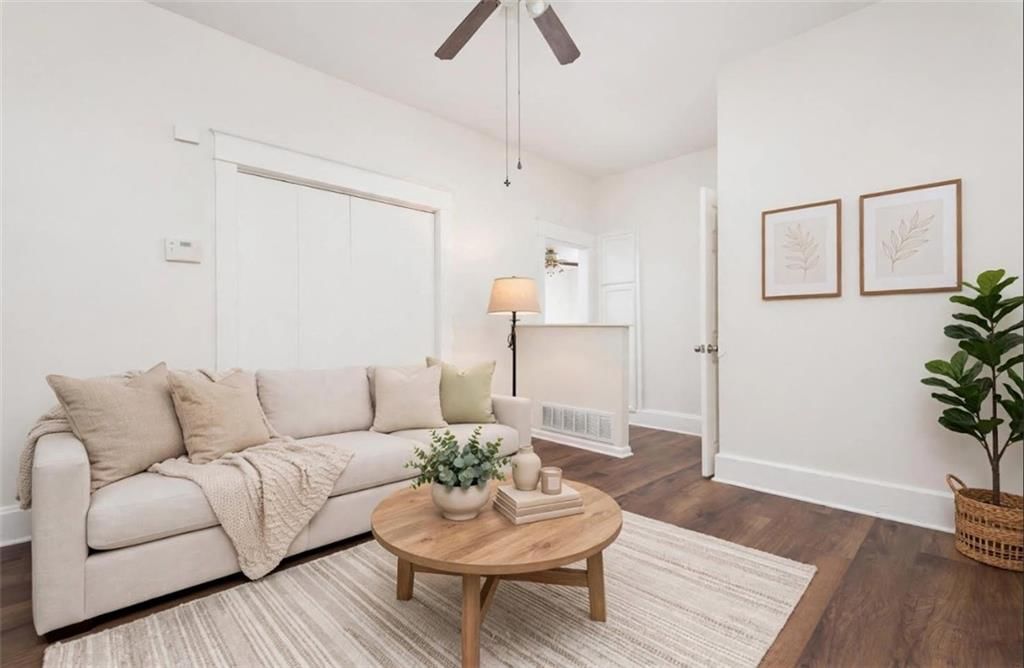 Photo 8 of 39 - 125 N Overton Avenue, Independence, MO 64053