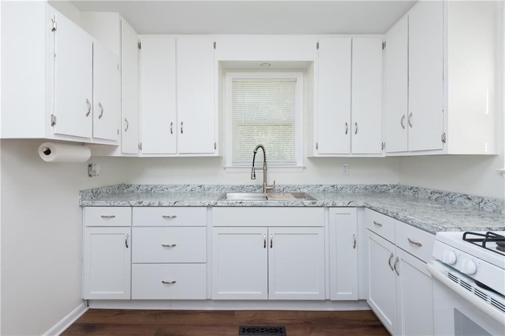 Photo 18 of 39 - 125 N Overton Avenue, Independence, MO 64053