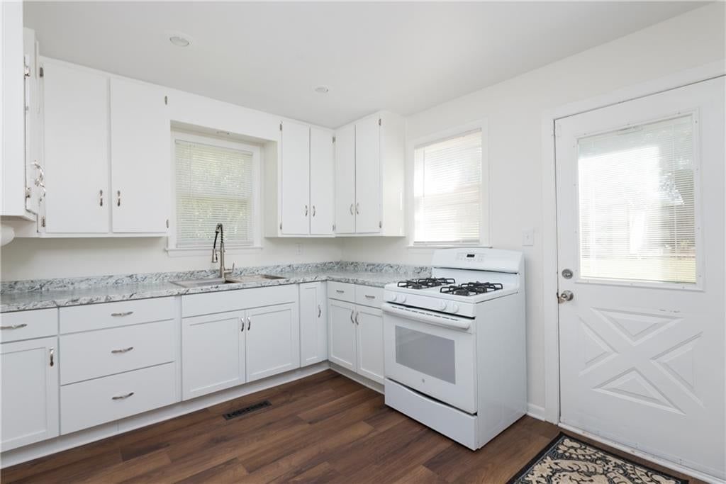 Photo 19 of 39 - 125 N Overton Avenue, Independence, MO 64053