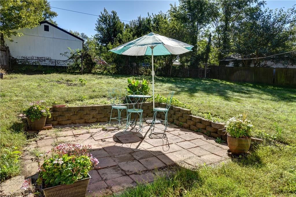 Photo 31 of 39 - 125 N Overton Avenue, Independence, MO 64053
