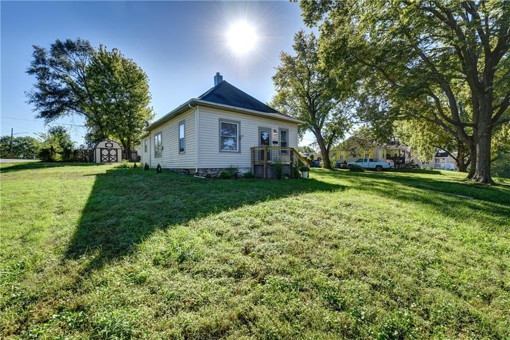 Photo 32 of 39 - 125 N Overton Avenue, Independence, MO 64053