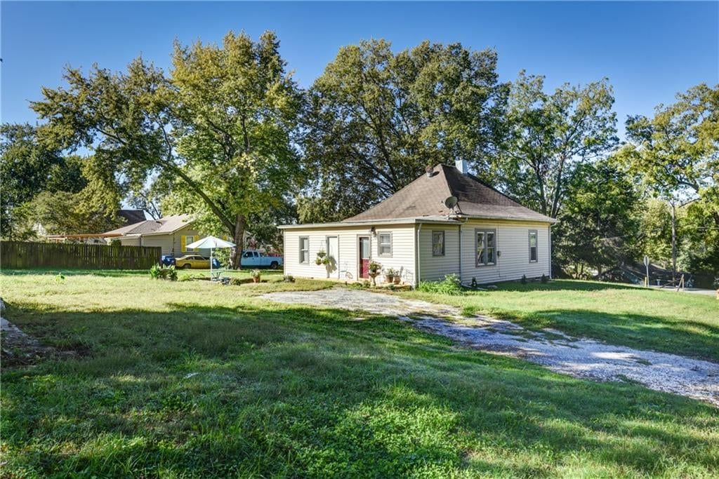 Photo 34 of 39 - 125 N Overton Avenue, Independence, MO 64053