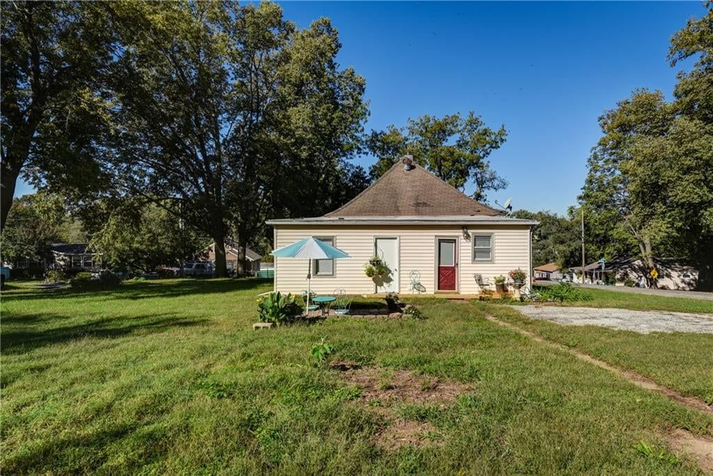 Photo 35 of 39 - 125 N Overton Avenue, Independence, MO 64053