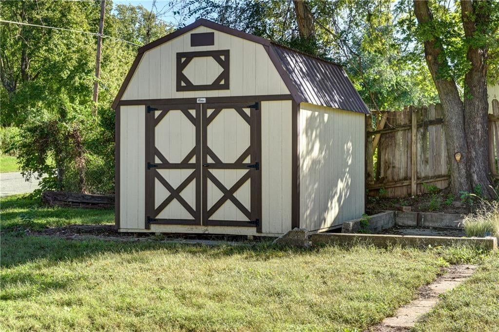 Photo 38 of 39 - 125 N Overton Avenue, Independence, MO 64053