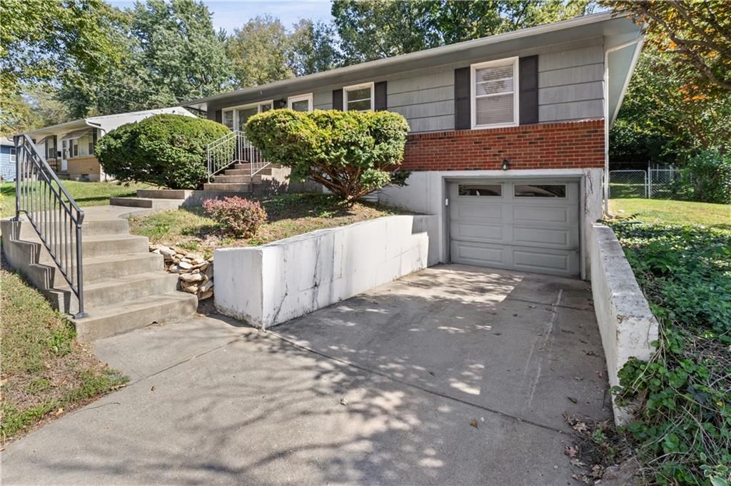 413 Maple Street, Liberty, MO: listing photo 2