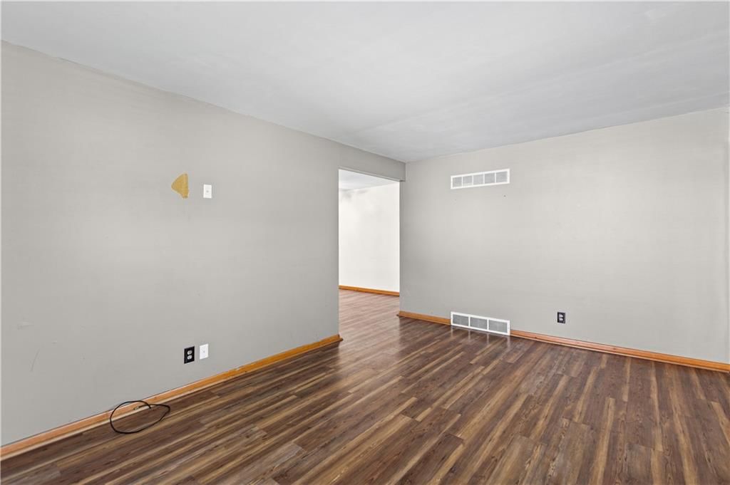 Photo 6 of 28 - 413 Maple Street, Liberty, MO 64068