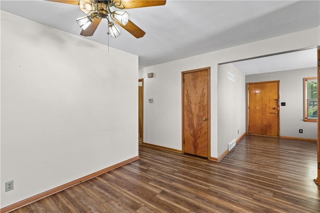 Photo 9 of 28 - 413 Maple Street, Liberty, MO 64068