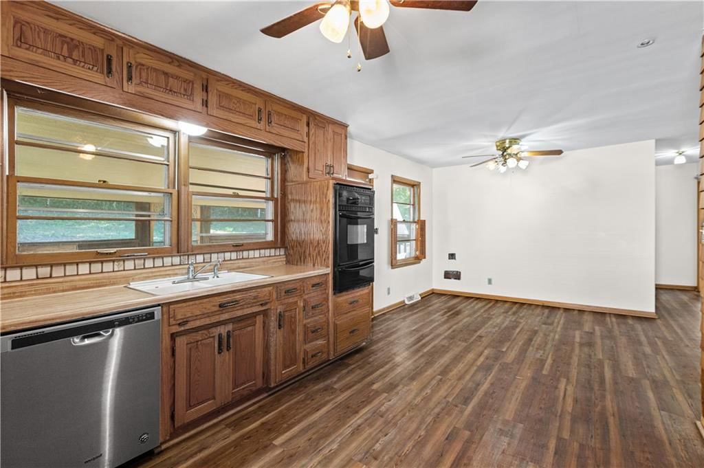 Photo 12 of 28 - 413 Maple Street, Liberty, MO 64068