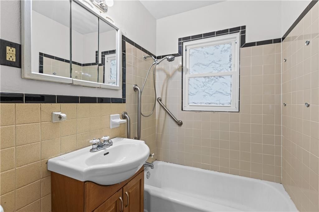 Photo 13 of 28 - 413 Maple Street, Liberty, MO 64068