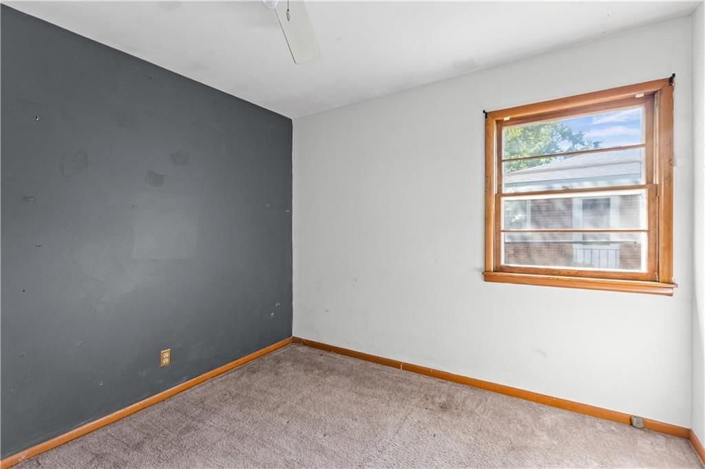 Carpet at 413 Maple Street, Liberty, MO 64068