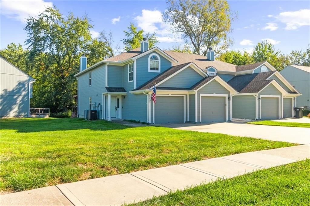 6067 NE Moonstone Drive, Lee's Summit, MO