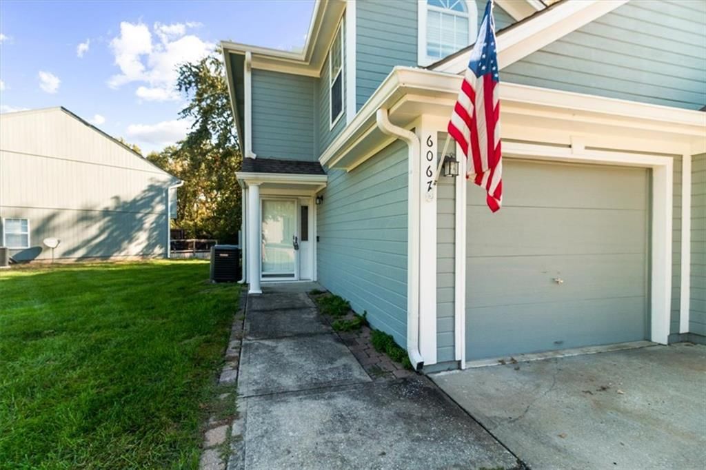 6067 NE Moonstone Drive, Lee's Summit, MO: listing photo 3
