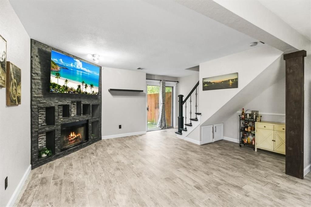 6067 NE Moonstone Drive, Lee's Summit, MO
