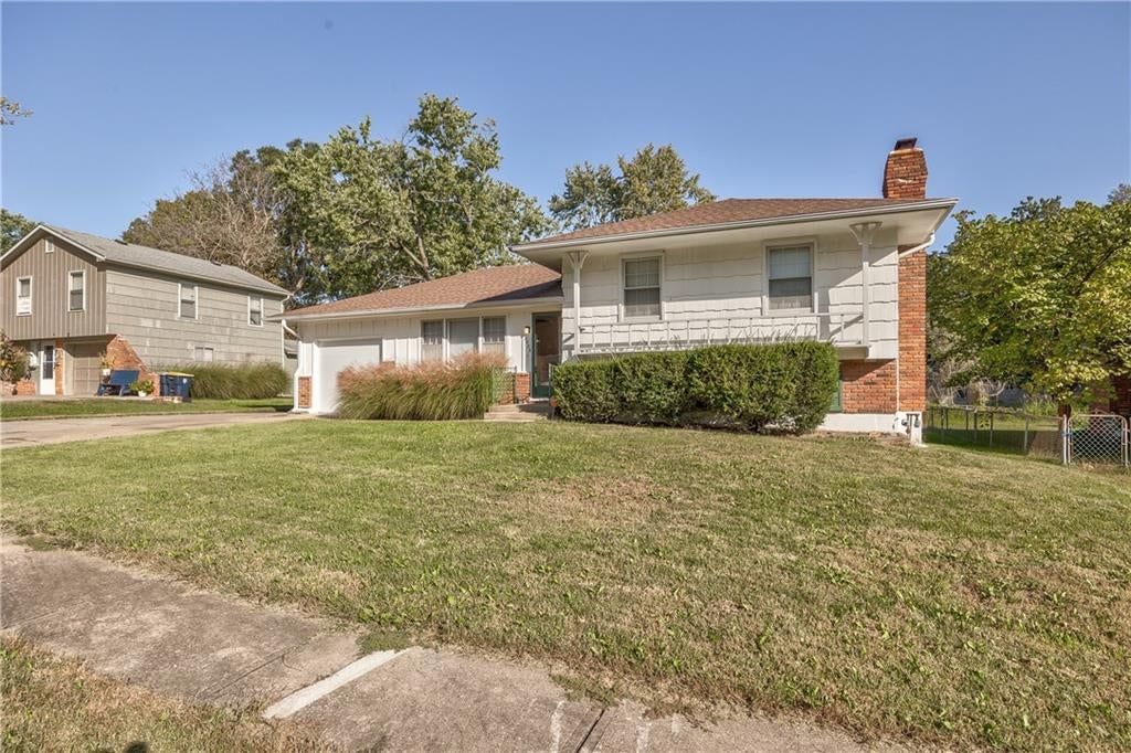 Mature trees at 8006 E 89th Street, Kansas City, MO 64138