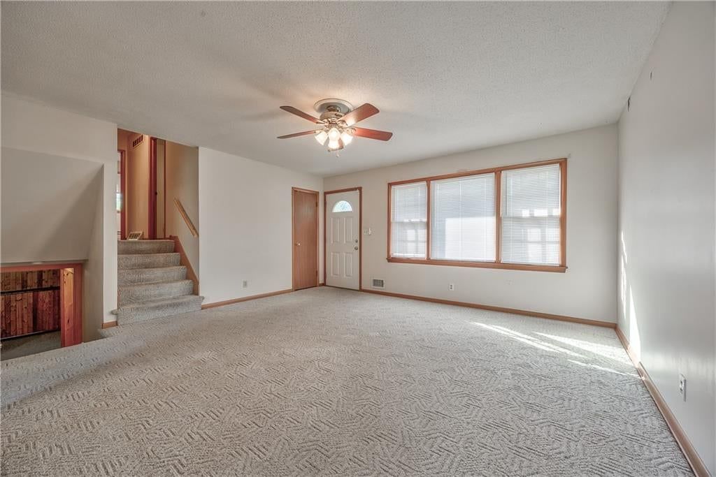 Photo 4 of 27 - 8006 E 89th Street, Kansas City, MO 64138