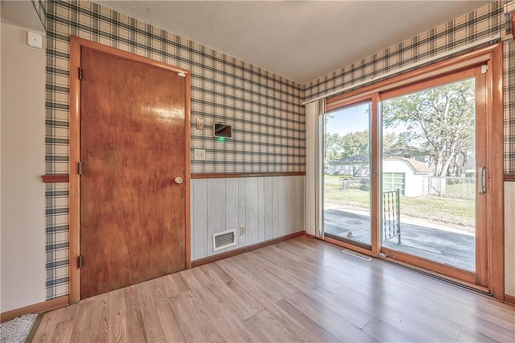 Photo 6 of 27 - 8006 E 89th Street, Kansas City, MO 64138