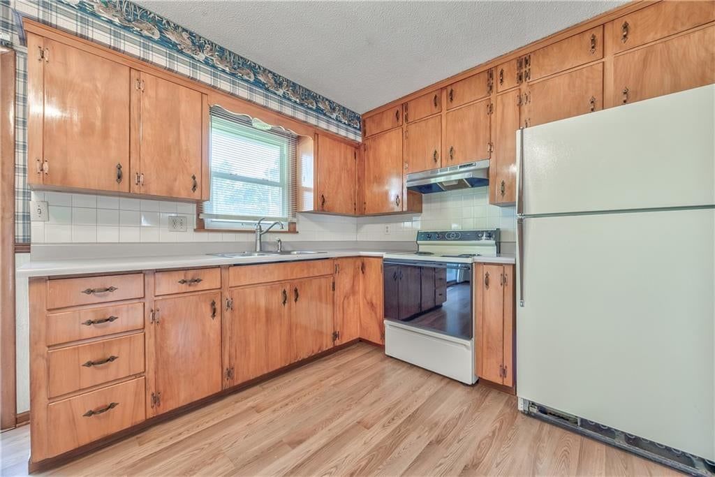 Photo 7 of 27 - 8006 E 89th Street, Kansas City, MO 64138