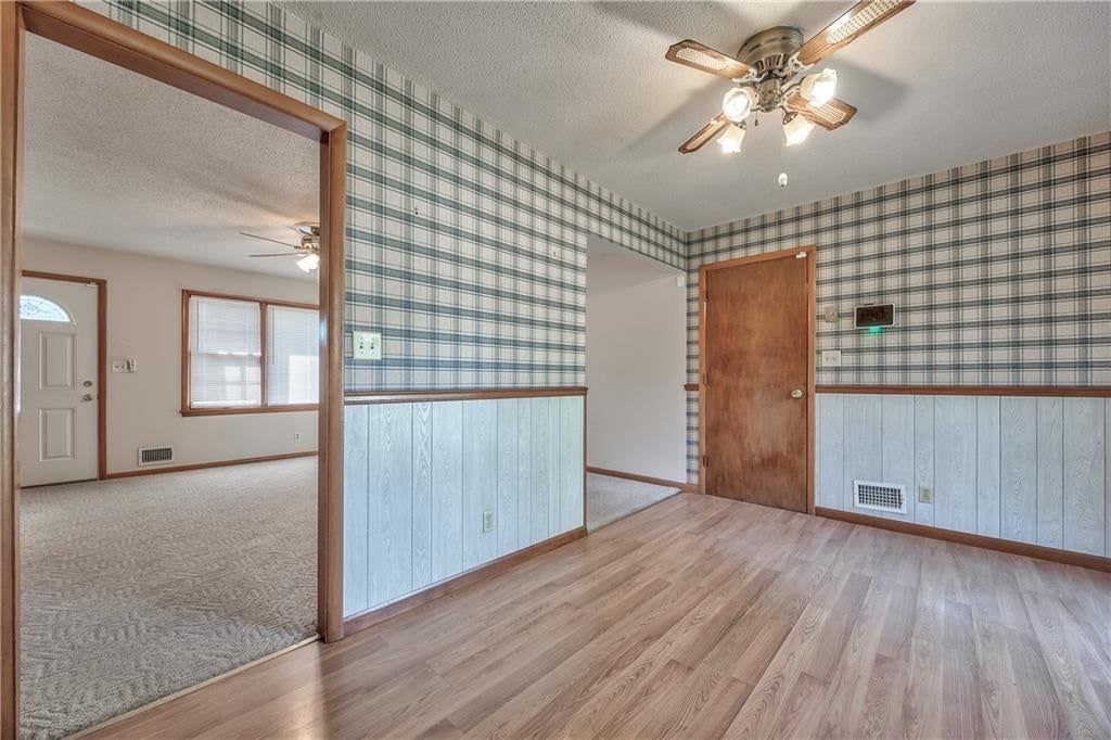 Photo 9 of 27 - 8006 E 89th Street, Kansas City, MO 64138