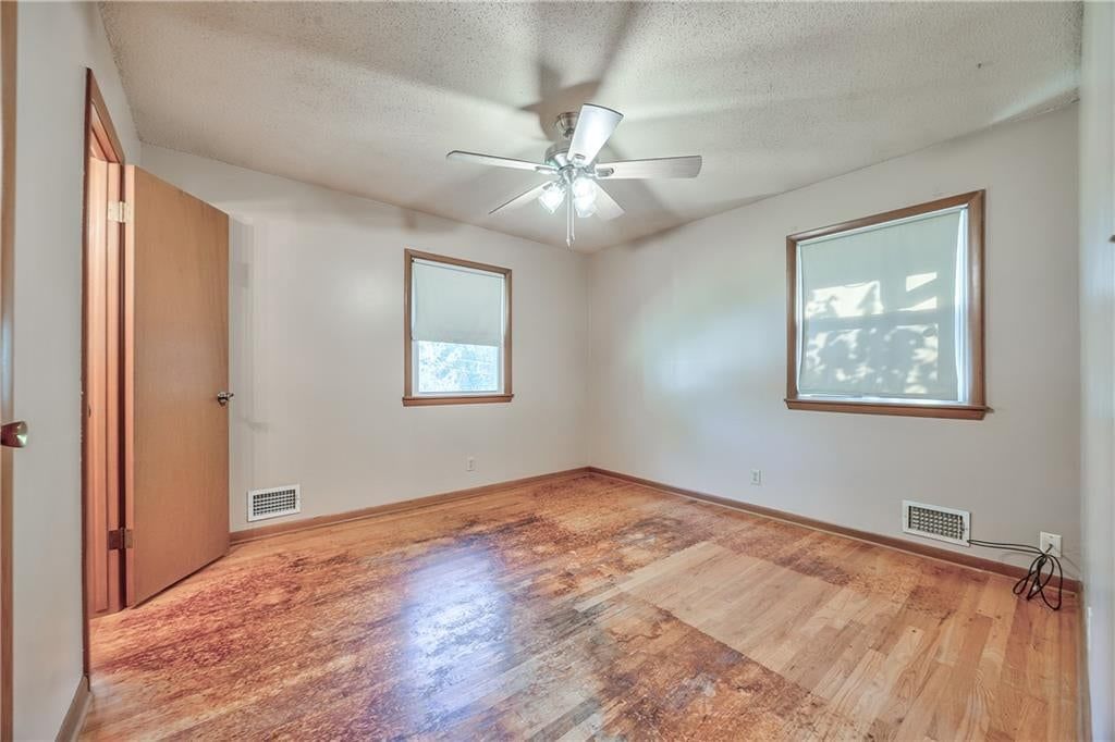 Photo 12 of 27 - 8006 E 89th Street, Kansas City, MO 64138