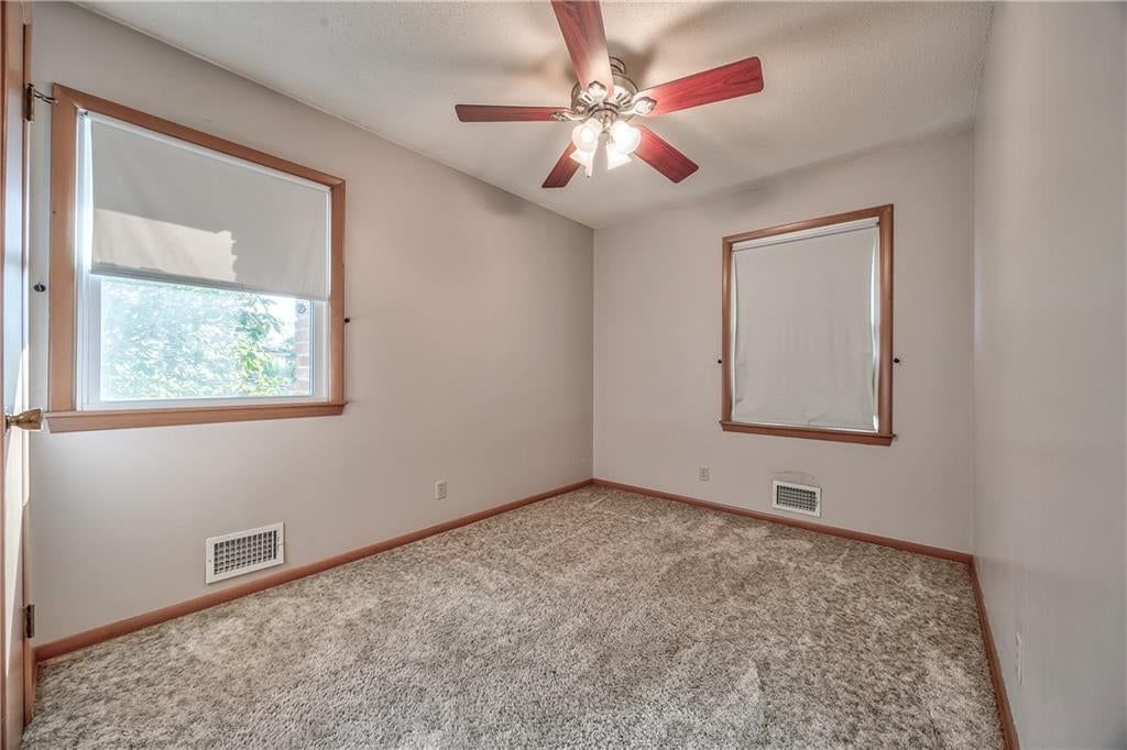 Photo 15 of 27 - 8006 E 89th Street, Kansas City, MO 64138