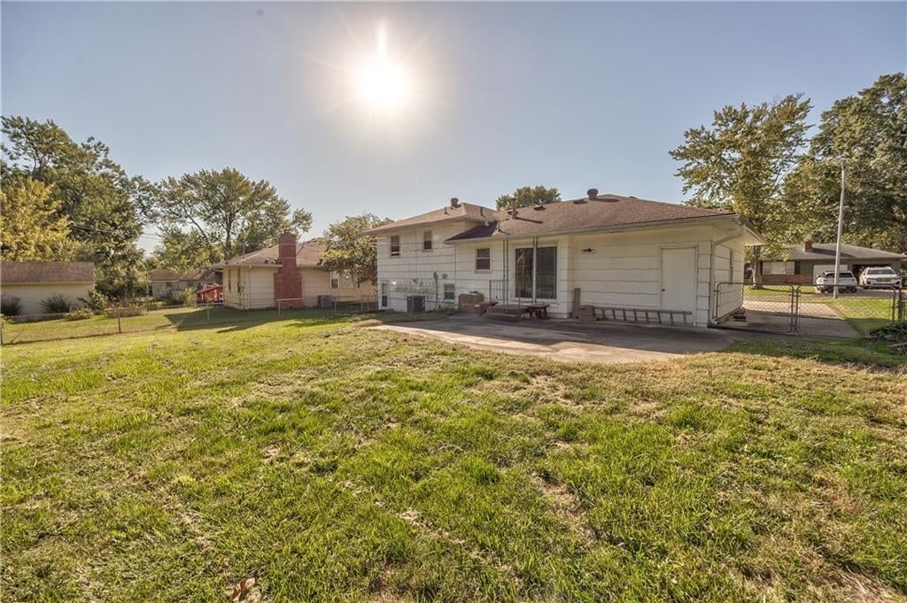Photo 25 of 27 - 8006 E 89th Street, Kansas City, MO 64138