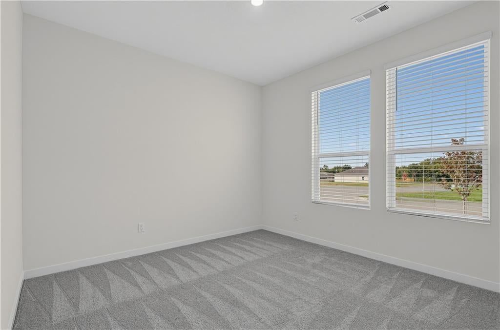 Photo 9 of 14 - 4108 NE Apple Grove Drive, Lee's Summit, MO 64064