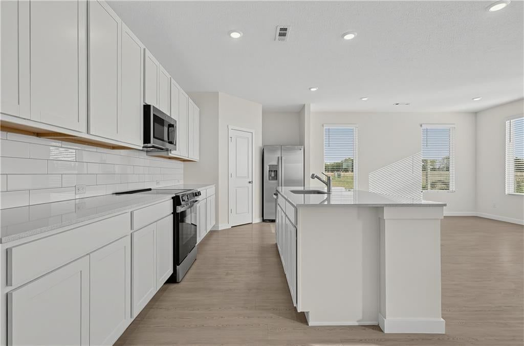 Photo 4 of 14 - 4108 NE Apple Grove Drive, Lee's Summit, MO 64064