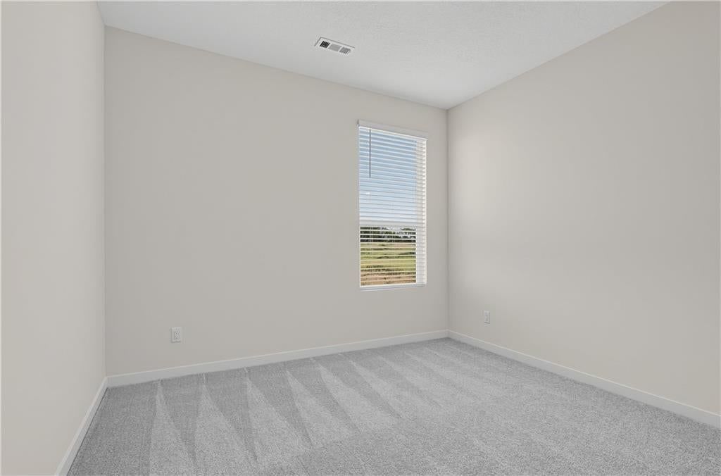 Photo 8 of 14 - 4108 NE Apple Grove Drive, Lee's Summit, MO 64064