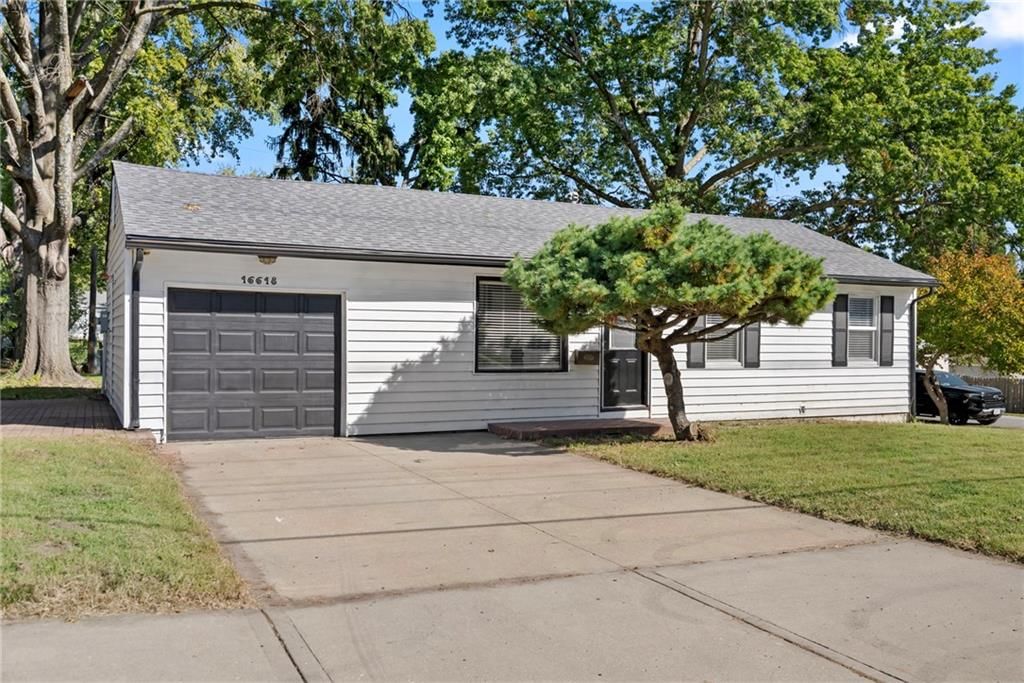 Photo 4 of 23 - 16618 E Salisbury Road, Independence, MO 64056