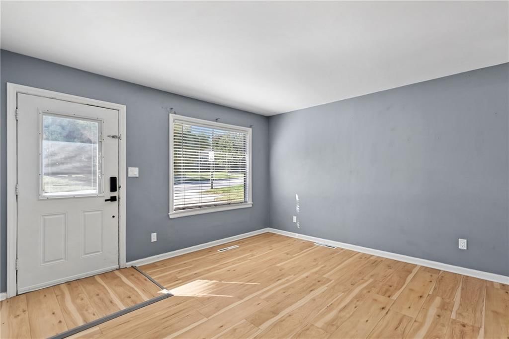 Main-floor primary bedroom at 16618 E Salisbury Road, Independence, MO 64056
