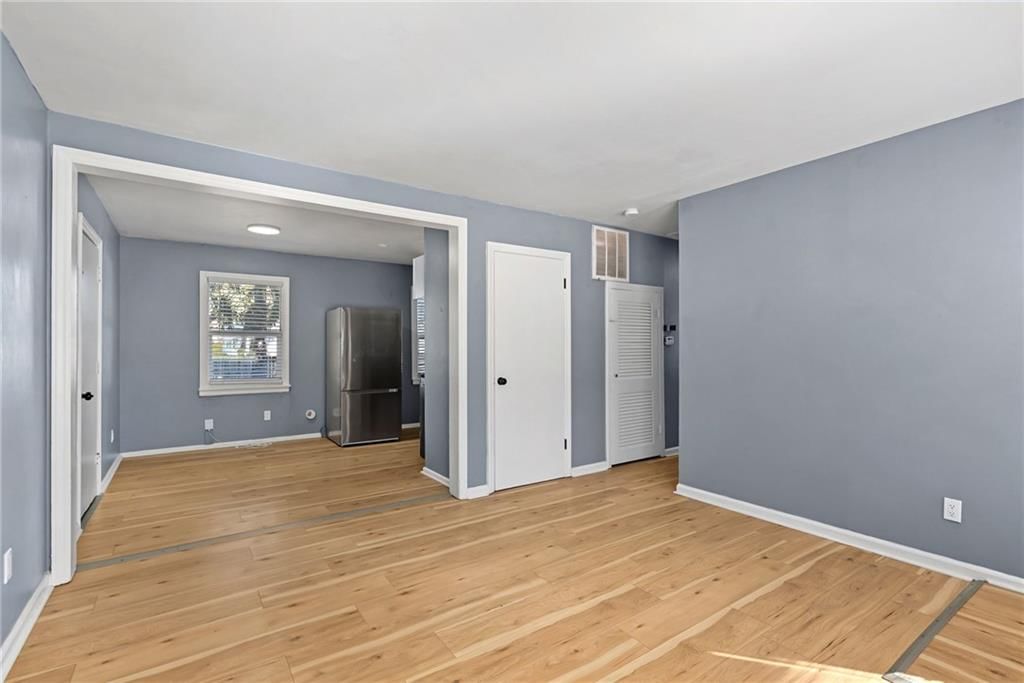 Open floor plan at 16618 E Salisbury Road, Independence, MO 64056