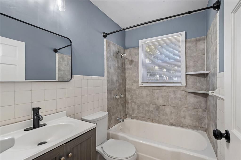 Photo 14 of 23 - 16618 E Salisbury Road, Independence, MO 64056