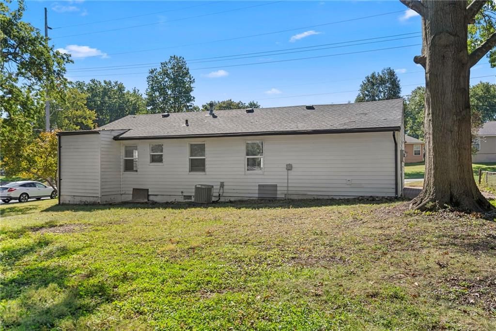 Photo 21 of 23 - 16618 E Salisbury Road, Independence, MO 64056