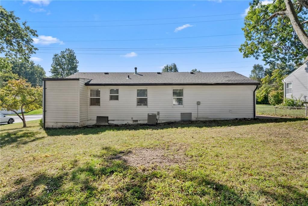 Photo 22 of 23 - 16618 E Salisbury Road, Independence, MO 64056