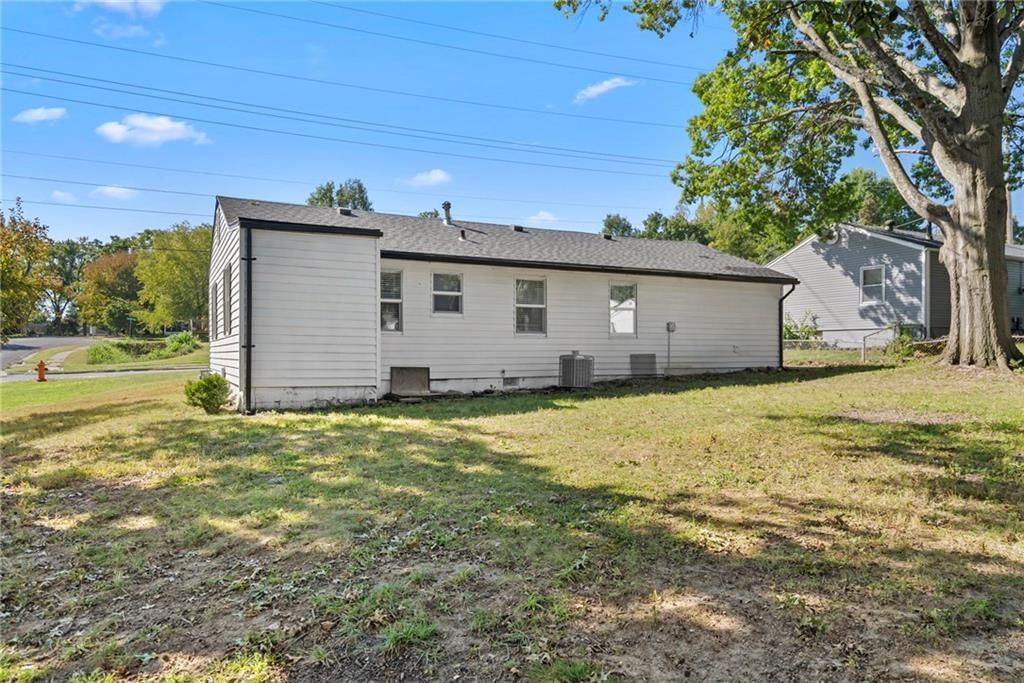 Photo 23 of 23 - 16618 E Salisbury Road, Independence, MO 64056