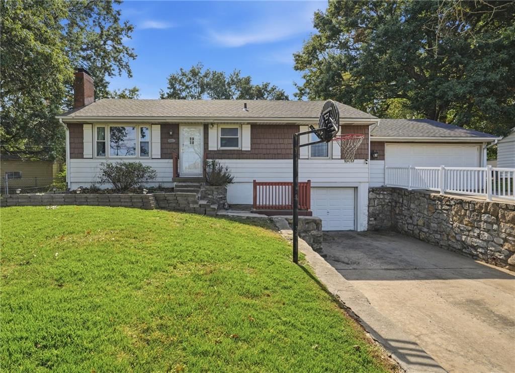 9005 79th Street E, Raytown, MO: listing photo 2