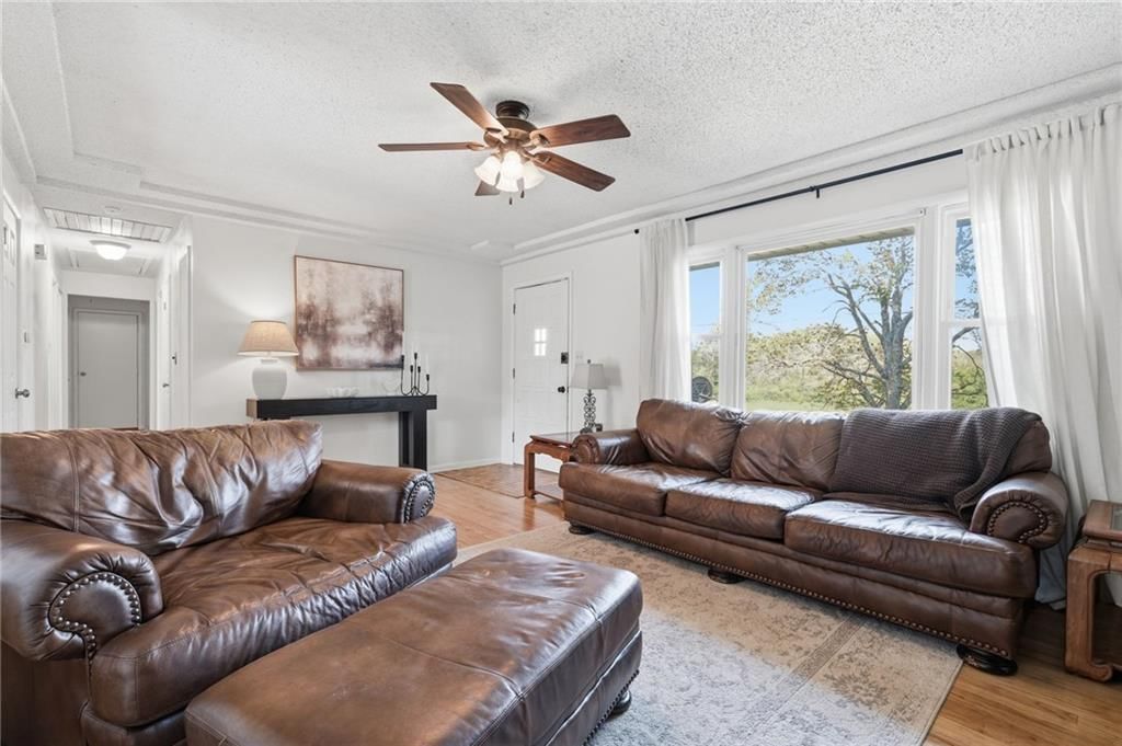 Photo 7 of 29 - 9005 79th Street E, Raytown, MO 64138