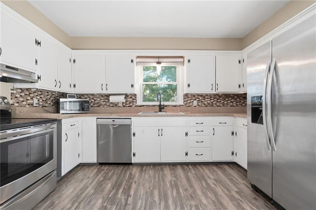 Photo 9 of 29 - 9005 79th Street E, Raytown, MO 64138