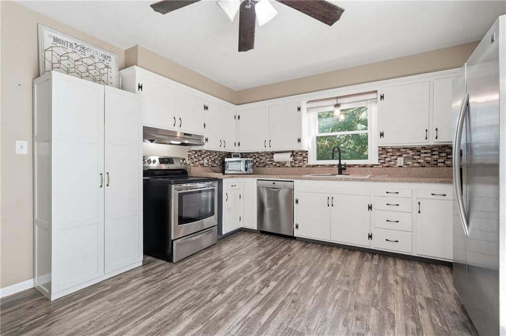Photo 10 of 29 - 9005 79th Street E, Raytown, MO 64138