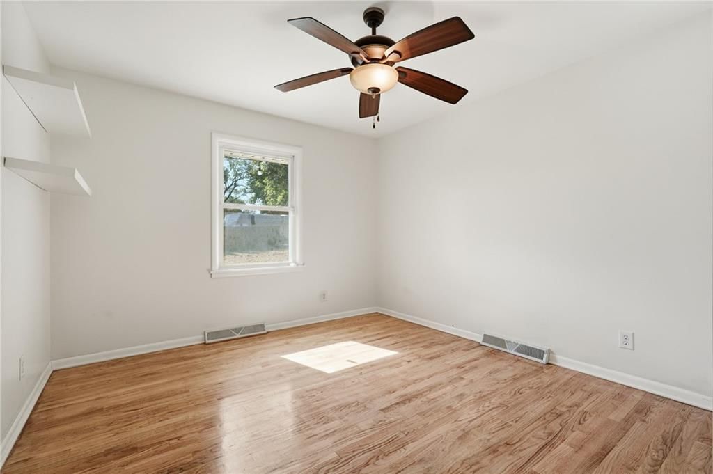 Photo 15 of 29 - 9005 79th Street E, Raytown, MO 64138